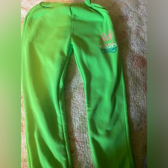 Clogs and joggers - Picture 4 of 9